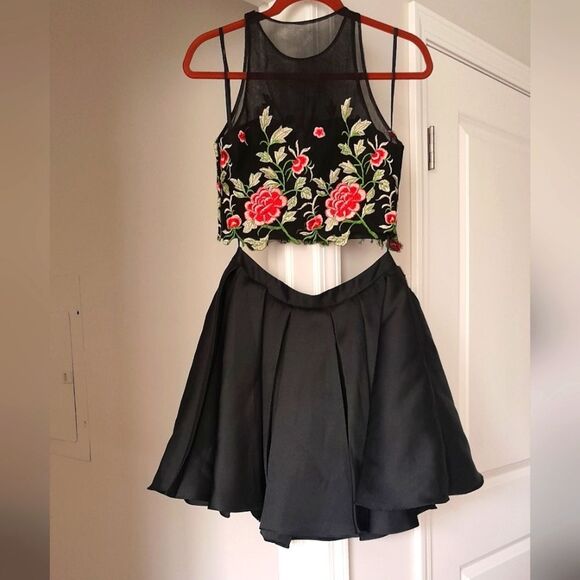 Dave & Johnny 2 piece - Picture 2 of 8